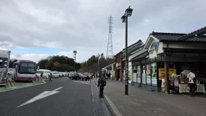 社労士支部旅行④草津ＳＡに到着